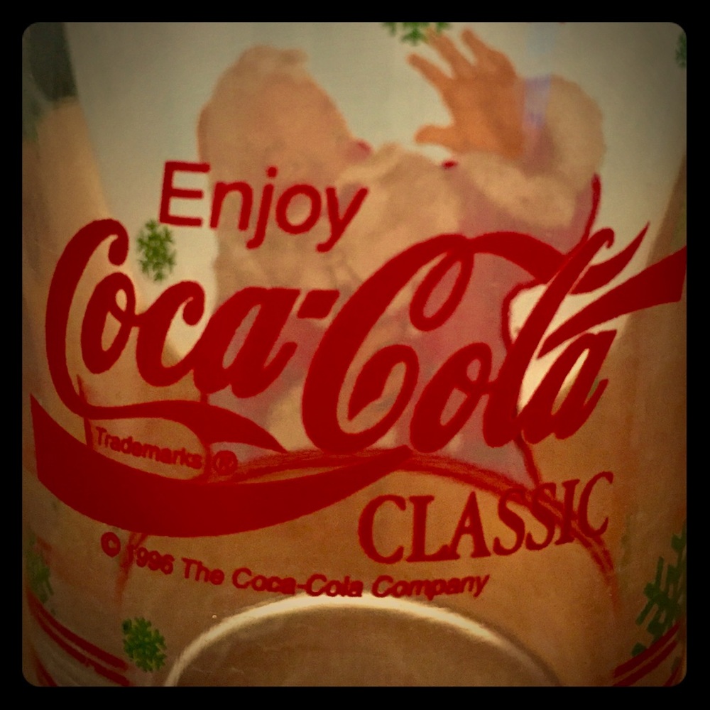 New Coca Cola/Christmas Santa Themed Glassware  x1